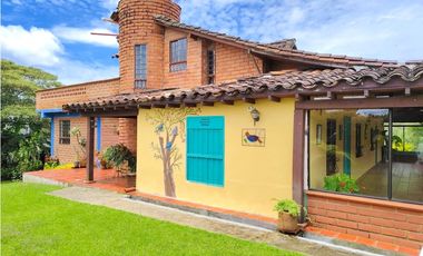 Venta de Finca en Marinilla, amoblada, rústica y con sabor a campo.