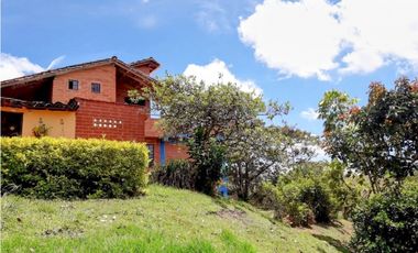 Venta de Finca en Marinilla, amoblada, rústica y con sabor a campo.