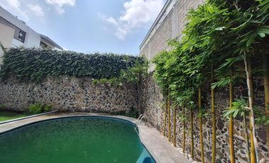 RENTO AMPLIA RESIDENCIA CON ALBERCA EN COLINAS DEL BOSQUE