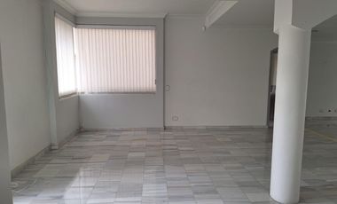 RENTO AMPLIA RESIDENCIA CON ALBERCA EN COLINAS DEL BOSQUE