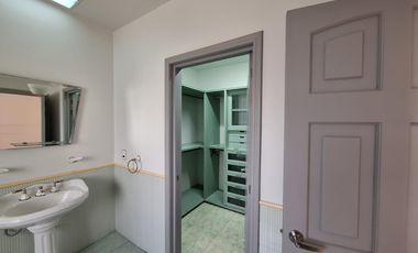 RENTO AMPLIA RESIDENCIA CON ALBERCA EN COLINAS DEL BOSQUE