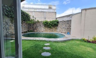 RENTO AMPLIA RESIDENCIA CON ALBERCA EN COLINAS DEL BOSQUE