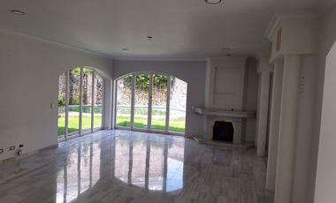 RENTO AMPLIA RESIDENCIA CON ALBERCA EN COLINAS DEL BOSQUE