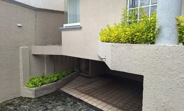 RENTO AMPLIA RESIDENCIA CON ALBERCA EN COLINAS DEL BOSQUE