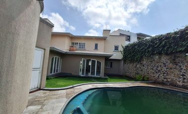 RENTO AMPLIA RESIDENCIA CON ALBERCA EN COLINAS DEL BOSQUE