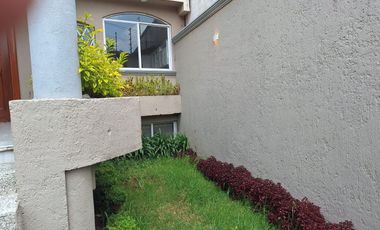 RENTO AMPLIA RESIDENCIA CON ALBERCA EN COLINAS DEL BOSQUE