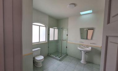 RENTO AMPLIA RESIDENCIA CON ALBERCA EN COLINAS DEL BOSQUE