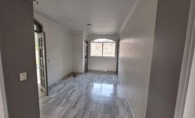 RENTO AMPLIA RESIDENCIA CON ALBERCA EN COLINAS DEL BOSQUE