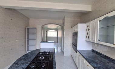 RENTO AMPLIA RESIDENCIA CON ALBERCA EN COLINAS DEL BOSQUE