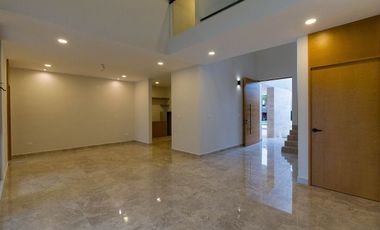 CASA EN VENTA EN PRIVADA PARQUE CENTRAL CHOLUL, MÉRIDA.