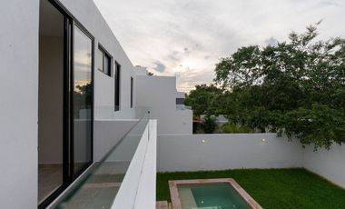 CASA EN VENTA EN PRIVADA PARQUE CENTRAL CHOLUL, MÉRIDA.