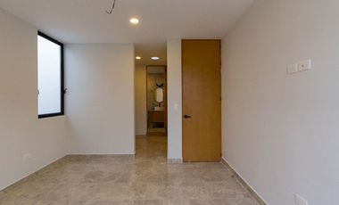 CASA EN VENTA EN PRIVADA PARQUE CENTRAL CHOLUL, MÉRIDA.