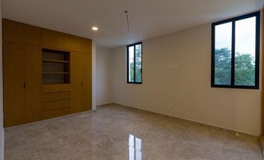 CASA EN VENTA EN PRIVADA PARQUE CENTRAL CHOLUL, MÉRIDA.