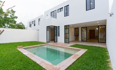 CASA EN VENTA EN PRIVADA PARQUE CENTRAL CHOLUL, MÉRIDA.