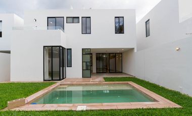 CASA EN VENTA EN PRIVADA PARQUE CENTRAL CHOLUL, MÉRIDA.