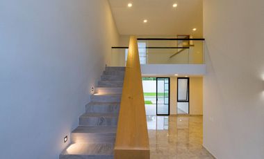 CASA EN VENTA EN PRIVADA PARQUE CENTRAL CHOLUL, MÉRIDA.