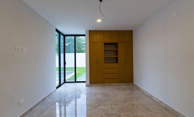 CASA EN VENTA EN PRIVADA PARQUE CENTRAL CHOLUL, MÉRIDA.