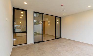 CASA EN VENTA EN PRIVADA PARQUE CENTRAL CHOLUL, MÉRIDA.