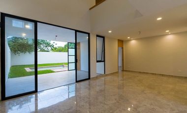 CASA EN VENTA EN PRIVADA PARQUE CENTRAL CHOLUL, MÉRIDA.