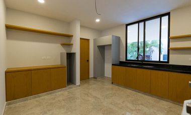 CASA EN VENTA EN PRIVADA PARQUE CENTRAL CHOLUL, MÉRIDA.