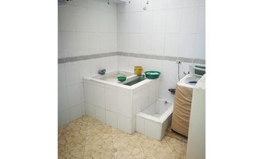 SE VENDE HERMOSA CASA BARRIO ALGARRA 3