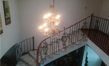 SE VENDE HERMOSA CASA BARRIO ALGARRA 3