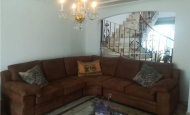 SE VENDE HERMOSA CASA BARRIO ALGARRA 3