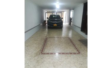 SE VENDE HERMOSA CASA BARRIO ALGARRA 3