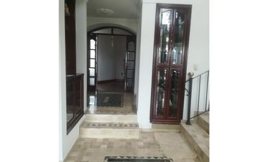 SE VENDE HERMOSA CASA BARRIO ALGARRA 3