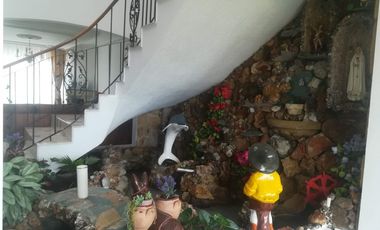 SE VENDE HERMOSA CASA BARRIO ALGARRA 3