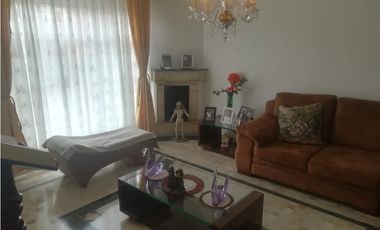 SE VENDE HERMOSA CASA BARRIO ALGARRA 3