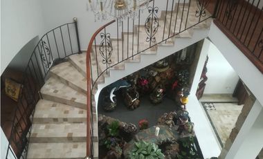 SE VENDE HERMOSA CASA BARRIO ALGARRA 3