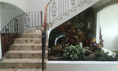 SE VENDE HERMOSA CASA BARRIO ALGARRA 3