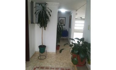 SE VENDE HERMOSA CASA BARRIO ALGARRA 3