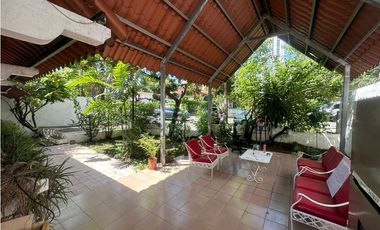Venta de terreno de 800 mts con casa en Coco del Mar Zonificación RM-1