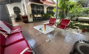 Venta de terreno de 800 mts con casa en Coco del Mar Zonificación RM-1