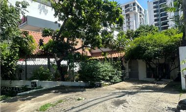 Venta de terreno de 800 mts con casa en Coco del Mar Zonificación RM-1