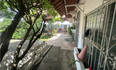 Venta de terreno de 800 mts con casa en Coco del Mar Zonificación RM-1