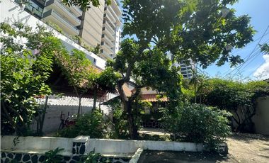 Venta de terreno de 800 mts con casa en Coco del Mar Zonificación RM-1