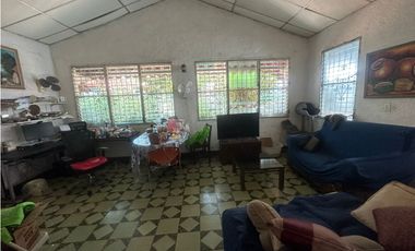 Venta de terreno de 800 mts con casa en Coco del Mar Zonificación RM-1