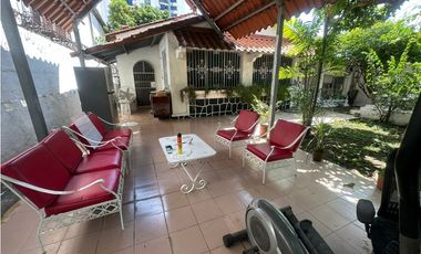Venta de terreno de 800 mts con casa en Coco del Mar Zonificación RM-1