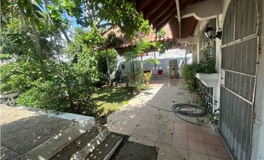 Venta de terreno de 800 mts con casa en Coco del Mar Zonificación RM-1