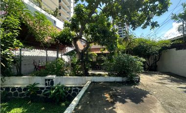 Venta de terreno de 800 mts con casa en Coco del Mar Zonificación RM-1