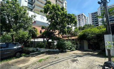 Venta de terreno de 800 mts con casa en Coco del Mar Zonificación RM-1
