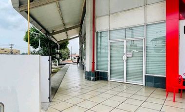 ALQUILER LOCAL AMPLIO FRENTE A PARADA DE BUS FRENTE A LOS PUEBLOS