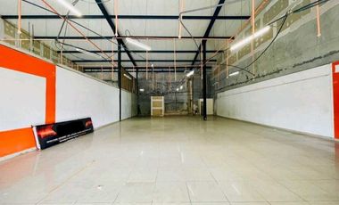 ALQUILER LOCAL AMPLIO FRENTE A PARADA DE BUS FRENTE A LOS PUEBLOS