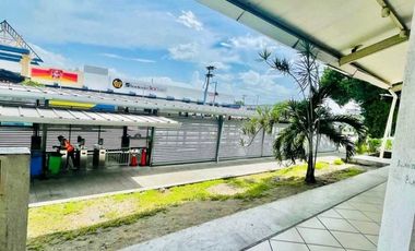 ALQUILER LOCAL AMPLIO FRENTE A PARADA DE BUS FRENTE A LOS PUEBLOS