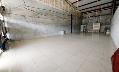 ALQUILER LOCAL FRENTE A PARADA DE BUS FRENTE A LOS PUEB