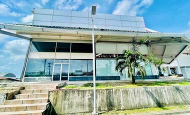 ALQUILER LOCAL FRENTE A PARADA DE BUS FRENTE A LOS PUEB