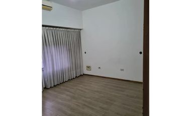Casa  4 Ambientes Castelar Norte